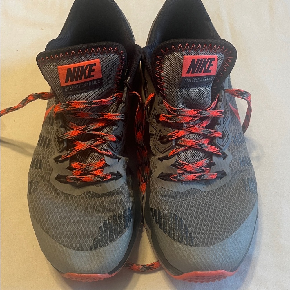 Nike Men's Athletic Shoes in Gray and Red